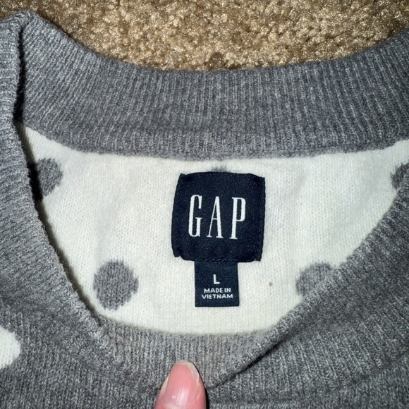 GAP women’s Gray and White Polka Dot Crewneck Sweater - Picture 6 of 7